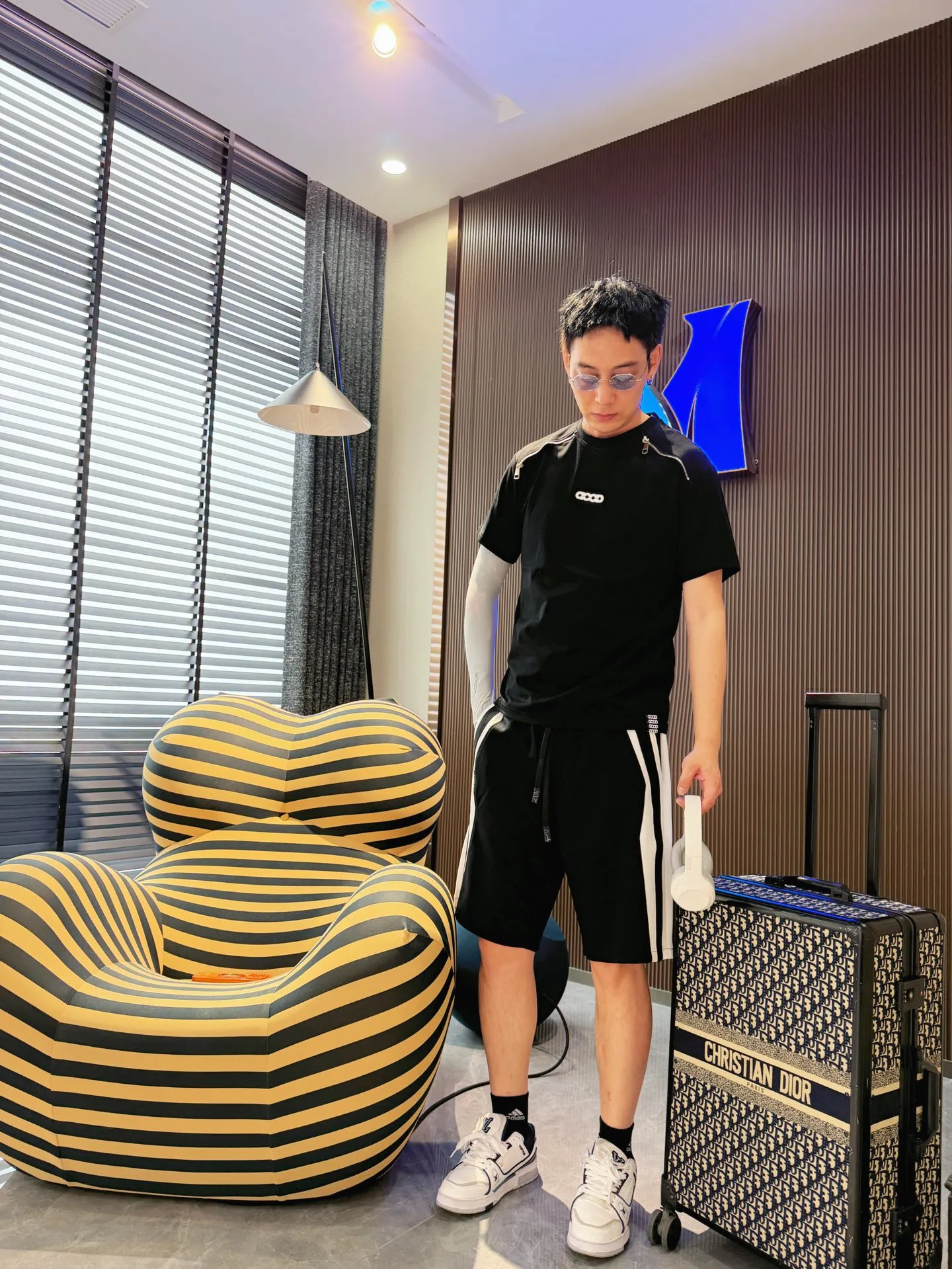 Balenciaga's three-standard complete 2026 summer New Arrival men's casual shorts, advanced custom-made Breathable fabric, Breathable fabric, extremely stretchy and comfortable, impeccable details, top-grade accessories, original logo design concept, delicate and soft feel! The upper body fit is awesome! Size: M-XXXL Please state your height and weight when ordering